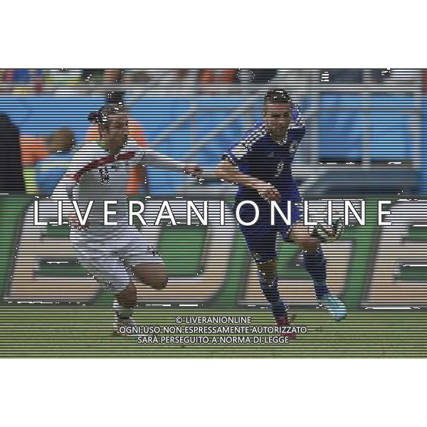 (140625) -- SALVADOR, June 25, 2014 () -- Bosnia And Herzegovina\'s Vedad Ibisevic runs with the ball during a Group F match between Bosnia And Herzegovina and Iran of 2014 FIFA World Cup at the Arena Fonte Nova Stadium in Salvador, Brazil, June 24, 2014. (/Yang Lei) AG ALDO LIVERANI SAS ONLY ITALY