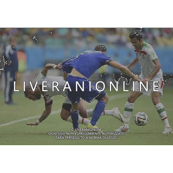 (140625) -- SALVADOR, June 25, 2014 () -- Iran\'s Pejman Montazeri (R) and Ashkan Dejagah vie with Bosnia And Herzegovina\'s Sead Kolasinac during a Group F match between Bosnia And Herzegovina and Iran of 2014 FIFA World Cup at the Arena Fonte Nova Stadium in Salvador, Brazil, June 24, 2014. (/Yang Lei) AG ALDO LIVERANI SAS ONLY ITALY