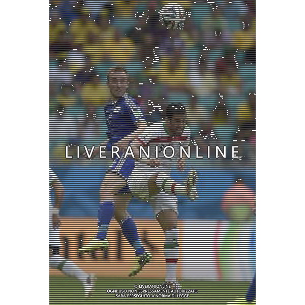 (140625) -- SALVADOR, June 25, 2014 () -- Bosnia And Herzegovina\'s Avdija Vrsaljevic competes for a header with Iran\'s Ehsan Hajsafi during a Group F match between Bosnia And Herzegovina and Iran of 2014 FIFA World Cup at the Arena Fonte Nova Stadium in Salvador, Brazil, June 24, 2014. (/Yang Lei) AG ALDO LIVERANI SAS ONLY ITALY