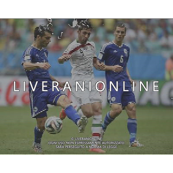 (140625) -- SALVADOR, June 25, 2014 () -- Iran\'s Alireza Jahanbakhsh (C) vies for the ball during a Group F match between Bosnia And Herzegovina and Iran of 2014 FIFA World Cup at the Arena Fonte Nova Stadium in Salvador, Brazil, June 24, 2014. Bosnia And Herzegovina won 3-1 over Iran on Wednesday.(/Yang Lei) AG ALDO LIVERANI SAS ONLY ITALY
