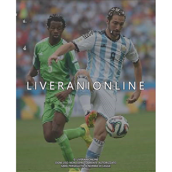 (140625) -- PORTO ALEGRE, June 25, 2014 () -- Argentina\'s Gonzalo Higuain (R) competes during a Group F match between Nigeria and Argentina of 2014 FIFA World Cup at the Estadio Beira-Rio Stadium in Porto Alegre, Brazil, on June 25, 2014.(/Li Ga)(pcy) AG ALDO LIVERANI SAS ONLY ITALY