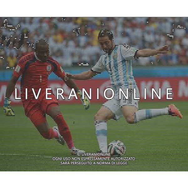 (140625) -- PORTO ALEGRE, June 25, 2014 () -- Argentina\'s Gonzalo Higuain (R) vies with Nigeria\'s goalkeeper Vincent Enyeama during a Group F match between Nigeria and Argentina of 2014 FIFA World Cup at the Estadio Beira-Rio Stadium in Porto Alegre, Brazil, on June 25, 2014.(/Li Ga)(pcy) AG ALDO LIVERANI SAS ONLY ITALY