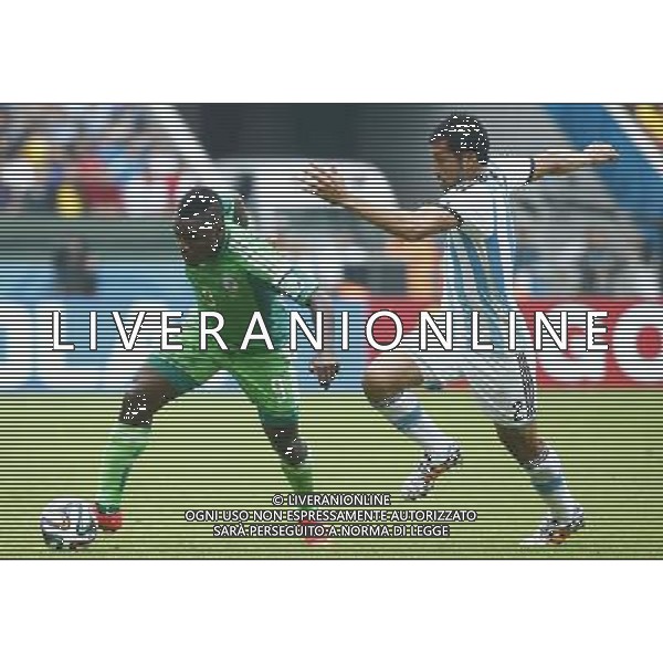 (140625) -- PORTO ALEGRE, June 25, 2014 () -- Nigeria\'s Emmanuel Emenike (L) vies with Argentina\'s Ezequiel Garay during a Group F match between Nigeria and Argentina of 2014 FIFA World Cup at the Estadio Beira-Rio Stadium in Porto Alegre, Brazil, on June 25, 2014.(/Chen Jianli)(pcy) AG ALDO LIVERANI SAS ONLY ITALY
