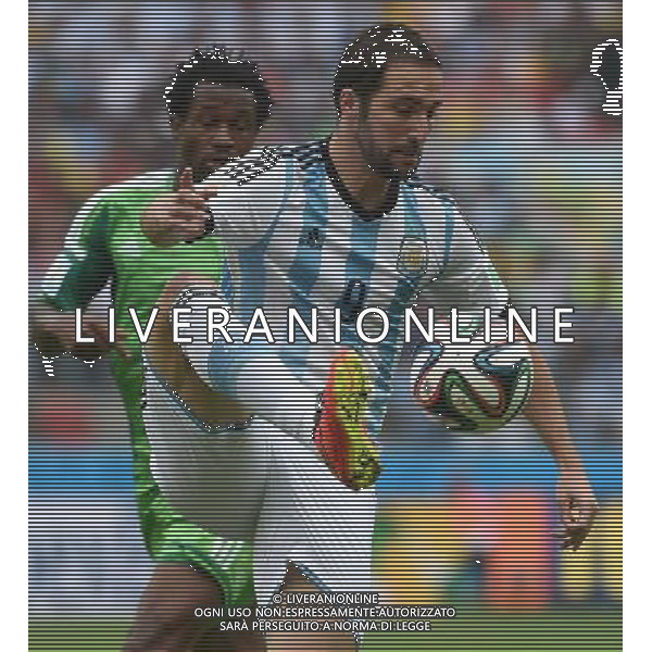 (140625) -- PORTO ALEGRE, June 25, 2014 () -- Argentina\'s Gonzalo Higuain (front) controls the ball during a Group F match between Nigeria and Argentina of 2014 FIFA World Cup at the Estadio Beira-Rio Stadium in Porto Alegre, Brazil, on June 25, 2014.(/Li Ga)(pcy) AG ALDO LIVERANI SAS ONLY ITALY