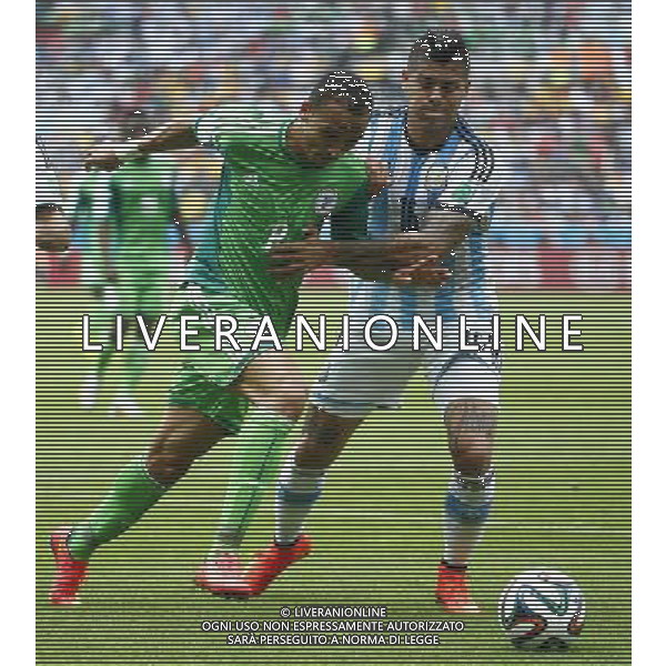 (140625) -- PORTO ALEGRE, June 25, 2014 () -- Nigeria\'s Peter Osaze Odemwingie (L) vies with Argentina\'s Marcos Rojo during a Group F match between Nigeria and Argentina of 2014 FIFA World Cup at the Estadio Beira-Rio Stadium in Porto Alegre, Brazil, on June 25, 2014.(/Chen Jianli)(pcy) AG ALDO LIVERANI SAS ONLY ITALY