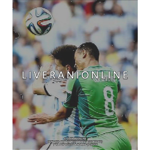 (140625) -- PORTO ALEGRE, June 25, 2014 () -- Nigeria\'s Peter Osaze Odemwingie (R) competes for a header during a Group F match between Nigeria and Argentina of 2014 FIFA World Cup at the Estadio Beira-Rio Stadium in Porto Alegre, Brazil, on June 25, 2014.(/Chen Jianli)(pcy) AG ALDO LIVERANI SAS ONLY ITALY