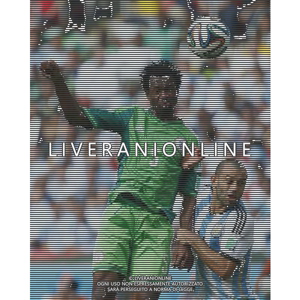 (140625) -- PORTO ALEGRE, June 25, 2014 () -- Nigeria\'s Efe Ambrose (L) competes for a header with Argentina\'s Javier Mascherano during a Group F match between Nigeria and Argentina of 2014 FIFA World Cup at the Estadio Beira-Rio Stadium in Porto Alegre, Brazil, on June 25, 2014.(/Chen Jianli)(pcy) AG ALDO LIVERANI SAS ONLY ITALY