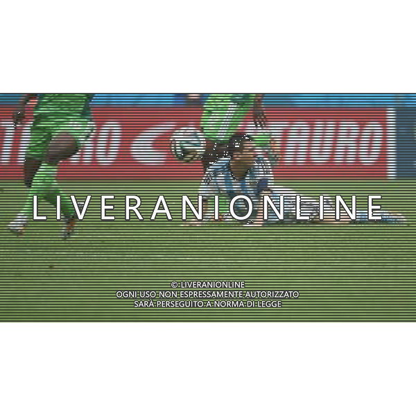 (140625) -- PORTO ALEGRE, June 25, 2014 () -- Argentina\'s Lionel Messi (R) falls down in a competition during a Group F match between Nigeria and Argentina of 2014 FIFA World Cup at the Estadio Beira-Rio Stadium in Porto Alegre, Brazil, on June 25, 2014.(/Li Ga)(pcy) AG ALDO LIVERANI SAS ONLY ITALY
