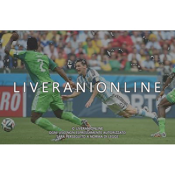 (140625) -- PORTO ALEGRE, June 25, 2014 () -- Argentina\'s Lionel Messi (C) strives for the ball during a Group F match between Nigeria and Argentina of 2014 FIFA World Cup at the Estadio Beira-Rio Stadium in Porto Alegre, Brazil, on June 25, 2014.(/Li Ga)(pcy) AG ALDO LIVERANI SAS ONLY ITALY