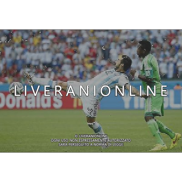 (140625) -- PORTO ALEGRE, June 25, 2014 () -- Argentina\'s Ezequiel Lavezzi strives for the ball during a Group F match between Nigeria and Argentina of 2014 FIFA World Cup at the Estadio Beira-Rio Stadium in Porto Alegre, Brazil, on June 25, 2014.(/Chen Jianli)(pcy) AG ALDO LIVERANI SAS ONLY ITALY