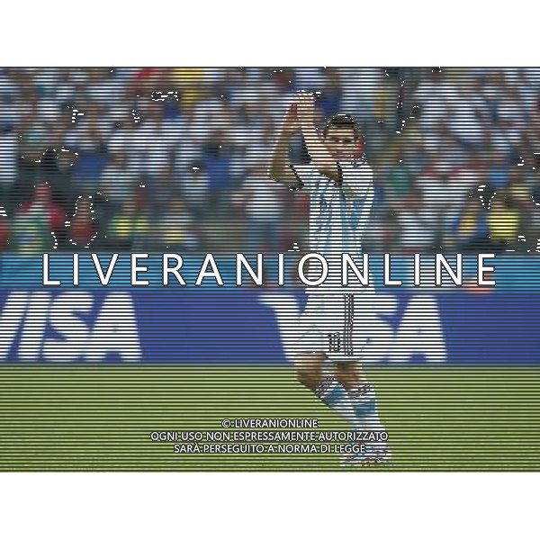 (140625) -- PORTO ALEGRE, June 25, 2014 () -- Argentina\'s Lionel Messi applauds the audience before he is substituted during a Group F match between Nigeria and Argentina of 2014 FIFA World Cup at the Estadio Beira-Rio Stadium in Porto Alegre, Brazil, on June 25, 2014.(/Chen Jianli)(pcy) AG ALDO LIVERANI SAS ONLY ITALY
