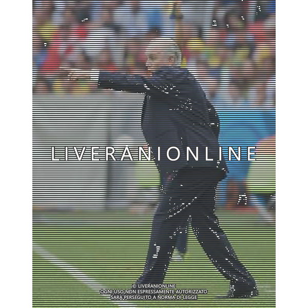 (140625) -- PORTO ALEGRE, June 25, 2014 () -- Argentina\'s coach Alejandro Sabella gives instructions during a Group F match between Nigeria and Argentina of 2014 FIFA World Cup at the Estadio Beira-Rio Stadium in Porto Alegre, Brazil, on June 25, 2014.(/Li Ga)(pcy) AG ALDO LIVERANI SAS ONLY ITALY