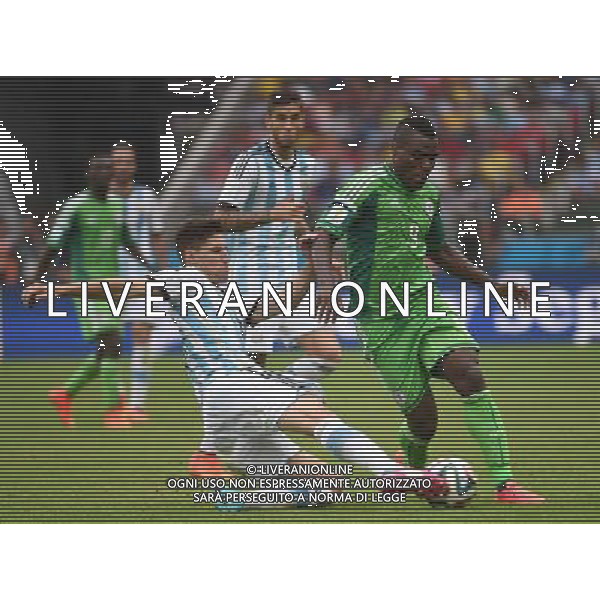 (140625) -- PORTO ALEGRE, June 25, 2014 () -- Argentina\'s Federico Fernandez (L, front) vies with Nigeria\'s Emmanuel Emenike during a Group F match between Nigeria and Argentina of 2014 FIFA World Cup at the Estadio Beira-Rio Stadium in Porto Alegre, Brazil, on June 25, 2014.(/Li Ga)(pcy) AG ALDO LIVERANI SAS ONLY ITALY
