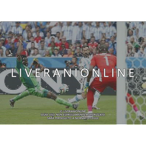 (140625) -- PORTO ALEGRE, June 25, 2014 () -- Nigeria\'s Efe Ambrose (L) blocks a shot during a Group F match between Nigeria and Argentina of 2014 FIFA World Cup at the Estadio Beira-Rio Stadium in Porto Alegre, Brazil, on June 25, 2014. Argentina won 3-2 over Nigeria on Wednesday. (/Chen Jianli)(pcy) AG ALDO LIVERANI SAS ONLY ITALY