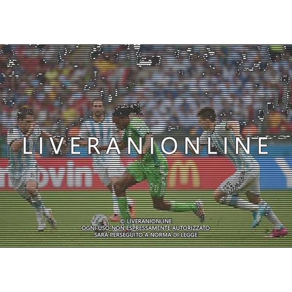 (140625) -- PORTO ALEGRE, June 25, 2014 () -- Nigeria\'s Michael Uchebo (C, front) runs with the ball during a Group F match between Nigeria and Argentina of 2014 FIFA World Cup at the Estadio Beira-Rio Stadium in Porto Alegre, Brazil, on June 25, 2014.(/Li Ga)(pcy) AG ALDO LIVERANI SAS ONLY ITALY