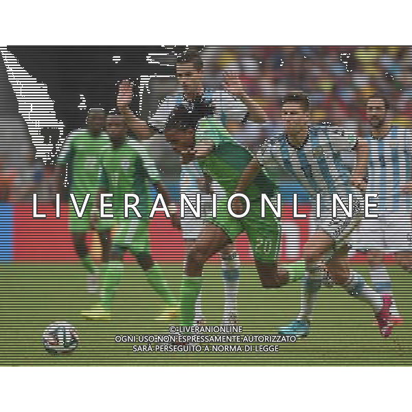 (140625) -- PORTO ALEGRE, June 25, 2014 () -- Nigeria\'s Michael Uchebo (C, front) competes with Argentina\'s Federico Fernandez (R, front) during a Group F match between Nigeria and Argentina of 2014 FIFA World Cup at the Estadio Beira-Rio Stadium in Porto Alegre, Brazil, on June 25, 2014. Argentina won 3-2 over Nigeria on Wednesday. (/Li Ga)(pcy) AG ALDO LIVERANI SAS ONLY ITALY