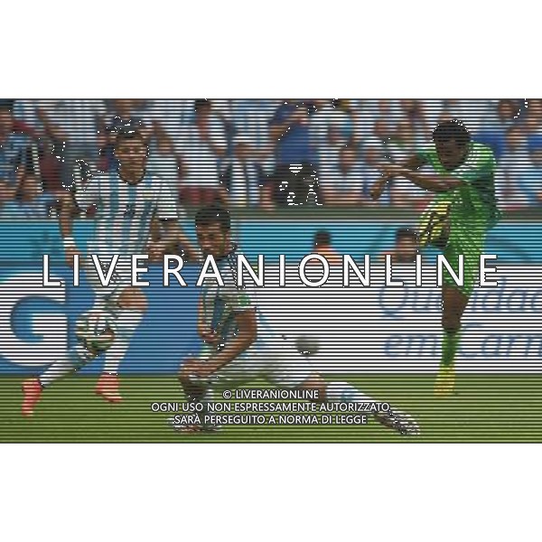 (140625) -- PORTO ALEGRE, June 25, 2014 () -- Argentina\'s Ezequiel Garay (C) fails to block a shot by Nigeria\'s Efe Ambrose (R) during a Group F match between Nigeria and Argentina of 2014 FIFA World Cup at the Estadio Beira-Rio Stadium in Porto Alegre, Brazil, on June 25, 2014. Argentina won 3-2 over Nigeria on Wednesday. (/Li Ga)(pcy) AG ALDO LIVERANI SAS ONLY ITALY
