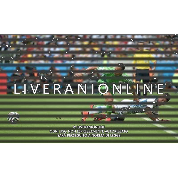 (140625) -- PORTO ALEGRE, June 25, 2014 () -- Nigeria\'s Peter Osaze Odemwingie (L) competes with Argentina\'s Marcos Rojo during a Group F match between Nigeria and Argentina of 2014 FIFA World Cup at the Estadio Beira-Rio Stadium in Porto Alegre, Brazil, on June 25, 2014. Argentina won 3-2 over Nigeria on Wednesday. (/Li Ga)(pcy) AG ALDO LIVERANI SAS ONLY ITALY