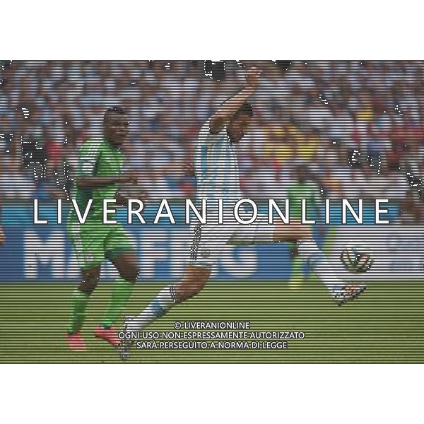 (140625) -- PORTO ALEGRE, June 25, 2014 () -- Argentina\'s Ezequiel Garay controls the ball during a Group F match between Nigeria and Argentina of 2014 FIFA World Cup at the Estadio Beira-Rio Stadium in Porto Alegre, Brazil, on June 25, 2014. Argentina won 3-2 over Nigeria on Wednesday. (/Li Ga)(pcy) AG ALDO LIVERANI SAS ONLY ITALY