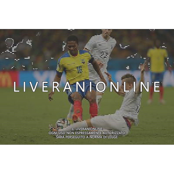 (140625) -- RIO DE JANEIRO, June 25, 2014 () -- Ecuador\'s Antonio Valencia vies with France\'s Lucas Digne during a Group E match between Ecuador and France of 2014 FIFA World Cup at the Estadio do Maracana Stadium in Rio de Janeiro, Brazil, June 25, 2014. (/Xu Zijian) AG ALDO LIVERANI SAS ONLY ITALY