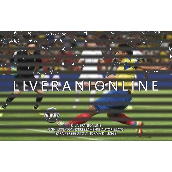 (140625) -- RIO DE JANEIRO, June 25, 2014 () -- Ecuador\'s Jefferson Montero passes the ball during a Group E match between Ecuador and France of 2014 FIFA World Cup at the Estadio do Maracana Stadium in Rio de Janeiro, Brazil, June 25, 2014. (/Wang Yuguo) AG ALDO LIVERANI SAS ONLY ITALY