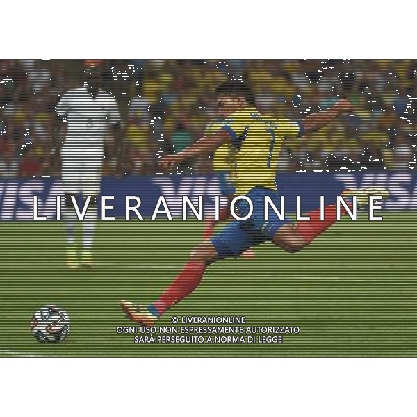 (140625) -- RIO DE JANEIRO, June 25, 2014 () -- Ecuador\'s Jefferson Montero passes the ball during a Group E match between Ecuador and France of 2014 FIFA World Cup at the Estadio do Maracana Stadium in Rio de Janeiro, Brazil, June 25, 2014. (/Wang Yuguo) AG ALDO LIVERANI SAS ONLY ITALY