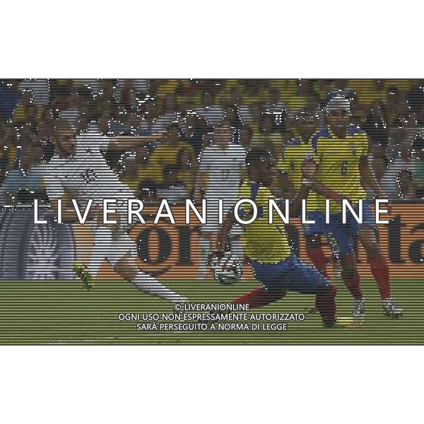 (140625) -- RIO DE JANEIRO, June 25, 2014 () -- France\'s Karim Benzema shoots the ball during a Group E match between Ecuador and France of 2014 FIFA World Cup at the Estadio do Maracana Stadium in Rio de Janeiro, Brazil, June 25, 2014. (/Wang Lili) AG ALDO LIVERANI SAS ONLY ITALY