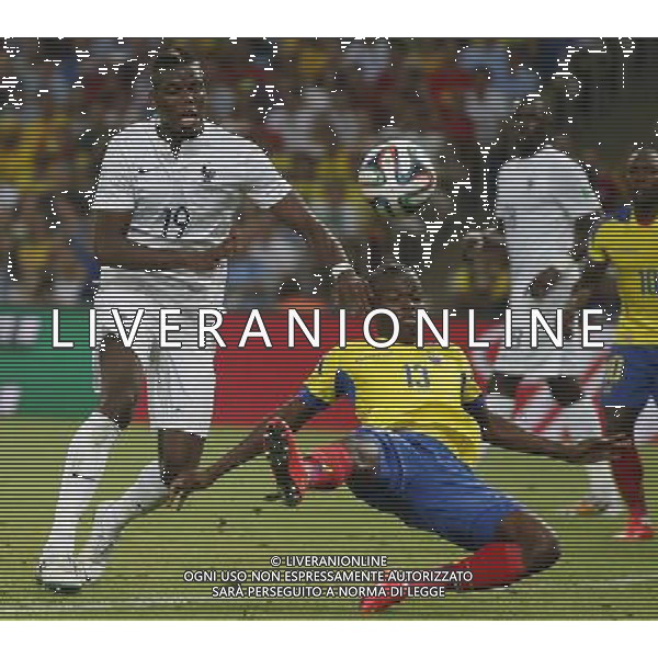 (140625) -- RIO DE JANEIRO, June 25, 2014 () -- Ecuador\'s Enner Valencia vies with France\'s Paul Pogba during a Group E match between Ecuador and France of 2014 FIFA World Cup at the Estadio do Maracana Stadium in Rio de Janeiro, Brazil, June 25, 2014. (/Wang Lili) AG ALDO LIVERANI SAS ONLY ITALY