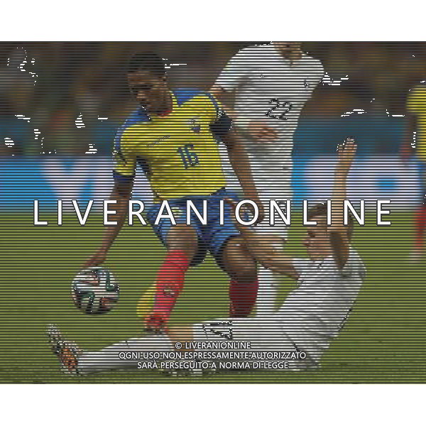 (140625) -- RIO DE JANEIRO, June 25, 2014 () -- Ecuador\'s Antonio Valencia vies with France\'s Lucas Digne during a Group E match between Ecuador and France of 2014 FIFA World Cup at the Estadio do Maracana Stadium in Rio de Janeiro, Brazil, June 25, 2014. (/Xu Zijian) AG ALDO LIVERANI SAS ONLY ITALY