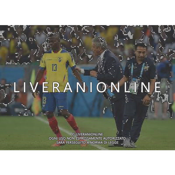 (140625) -- RIO DE JANEIRO, June 25, 2014 () -- Ecuador\'s Enner Valencia speaks with coach Reinaldo Rueda during a Group E match between Ecuador and France of 2014 FIFA World Cup at the Estadio do Maracana Stadium in Rio de Janeiro, Brazil, June 25, 2014. (/Wang Yuguo) AG ALDO LIVERANI SAS ONLY ITALY