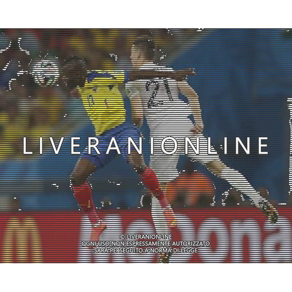(140625) -- RIO DE JANEIRO, June 25, 2014 () -- Ecuador\'s Enner Valencia vies with France\'s Laurent Koscielny during a Group E match between Ecuador and France of 2014 FIFA World Cup at the Estadio do Maracana Stadium in Rio de Janeiro, Brazil, June 25, 2014. (/Wang Lili) AG ALDO LIVERANI SAS ONLY ITALY