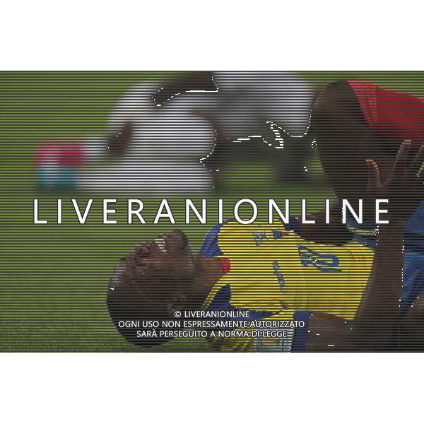 (140625) -- RIO DE JANEIRO, June 25, 2014 () -- Ecuador\'s Walter Ayovi reacts after being hit during a Group E match between Ecuador and France of 2014 FIFA World Cup at the Estadio do Maracana Stadium in Rio de Janeiro, Brazil, June 25, 2014. (/Xu Zijian) AG ALDO LIVERANI SAS ONLY ITALY