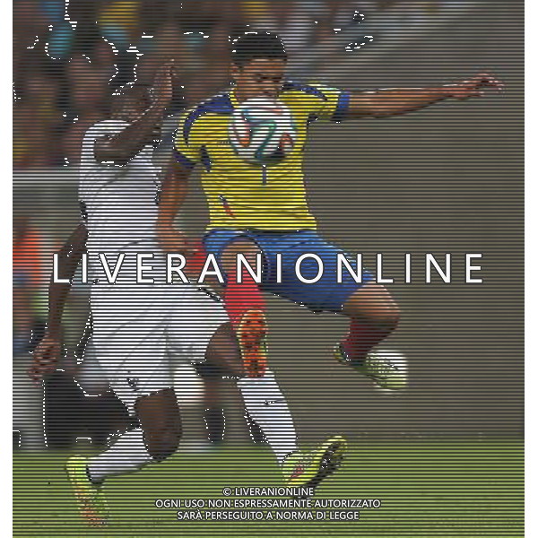 (140625) -- RIO DE JANEIRO, June 25, 2014 () -- Ecuador\'s Jefferson Montero (R) vies for the ball with France\'s Blaise Matuidi during a Group E match between Ecuador and France of 2014 FIFA World Cup at the Estadio do Maracana Stadium in Rio de Janeiro, Brazil, June 25, 2014. (/Xu Zijian) AG ALDO LIVERANI SAS ONLY ITALY