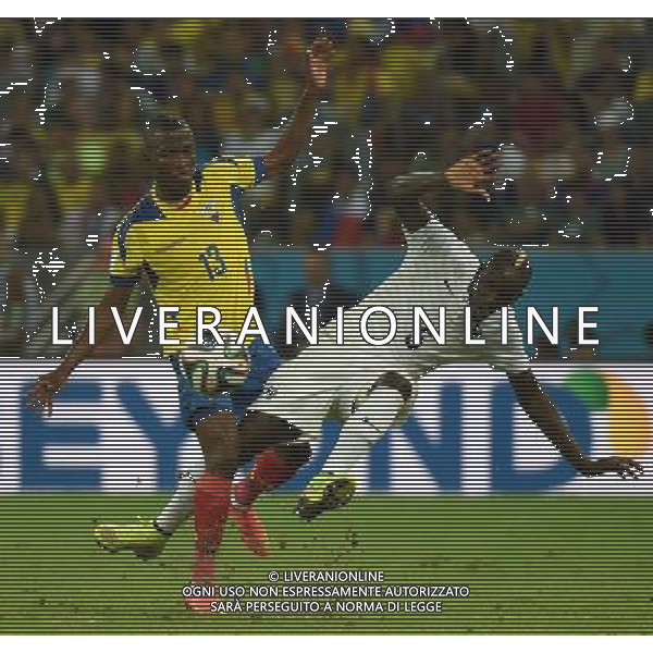 (140625) -- RIO DE JANEIRO, June 25, 2014 () -- Ecuador\'s Enner Valencia vies with France\'s Mamadou Sakho during a Group E match between Ecuador and France of 2014 FIFA World Cup at the Estadio do Maracana Stadium in Rio de Janeiro, Brazil, June 25, 2014. (/Wang Yuguo) AG ALDO LIVERANI SAS ONLY ITALY