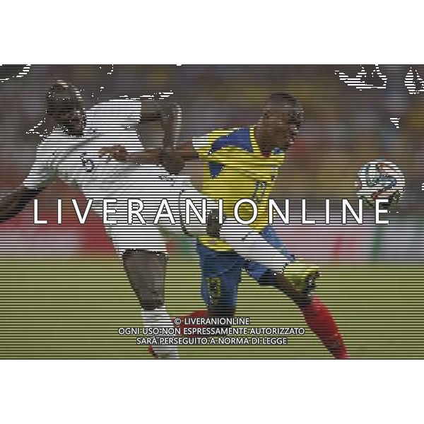 (140625) -- RIO DE JANEIRO, June 25, 2014 () -- Ecuador\'s Enner Valencia vies with France\'s Mamadou Sakho during a Group E match between Ecuador and France of 2014 FIFA World Cup at the Estadio do Maracana Stadium in Rio de Janeiro, Brazil, June 25, 2014. (/Xu Zijian) AG ALDO LIVERANI SAS ONLY ITALY