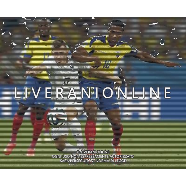 (140625) -- RIO DE JANEIRO, June 25, 2014 () -- Ecuador\'s Antonio Valencia vies with France\'s Lucas Digne during a Group E match between Ecuador and France of 2014 FIFA World Cup at the Estadio do Maracana Stadium in Rio de Janeiro, Brazil, June 25, 2014. (/Wang Lili) AG ALDO LIVERANI SAS ONLY ITALY