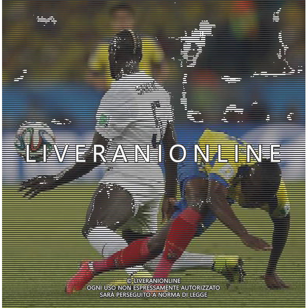 (140625) -- RIO DE JANEIRO, June 25, 2014 () -- Ecuador\'s Enner Valencia vies with France\'s Mamadou Sakho during a Group E match between Ecuador and France of 2014 FIFA World Cup at the Estadio do Maracana Stadium in Rio de Janeiro, Brazil, June 25, 2014. (/Wang Lili) AG ALDO LIVERANI SAS ONLY ITALY