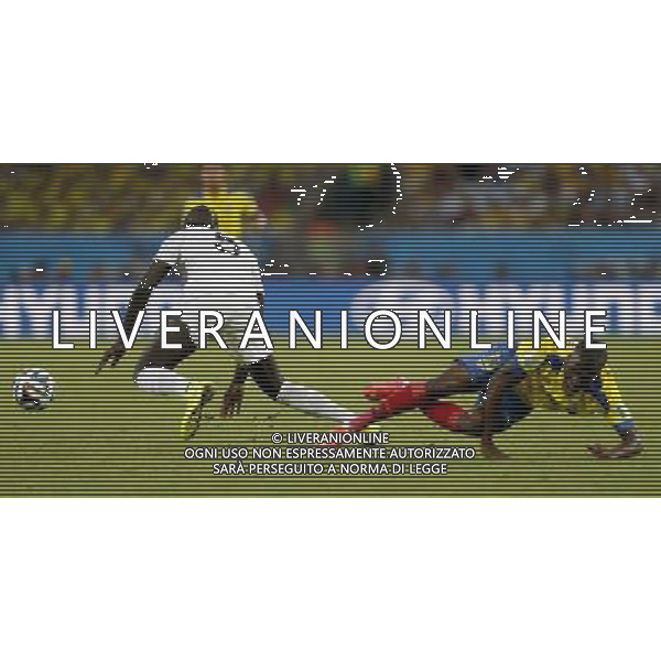 (140625) -- RIO DE JANEIRO, June 25, 2014 () -- Ecuador\'s Enner Valencia vies with France\'s Mamadou Sakho during a Group E match between Ecuador and France of 2014 FIFA World Cup at the Estadio do Maracana Stadium in Rio de Janeiro, Brazil, June 25, 2014. (/Wang Lili) AG ALDO LIVERANI SAS ONLY ITALY