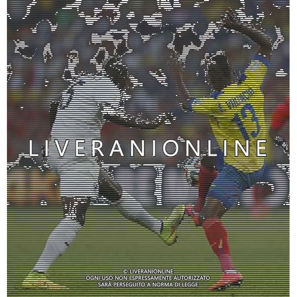 (140625) -- RIO DE JANEIRO, June 25, 2014 () -- Ecuador\'s Enner Valencia vies with France\'s Mamadou Sakho during a Group E match between Ecuador and France of 2014 FIFA World Cup at the Estadio do Maracana Stadium in Rio de Janeiro, Brazil, June 25, 2014. (/Wang Lili) AG ALDO LIVERANI SAS ONLY ITALY