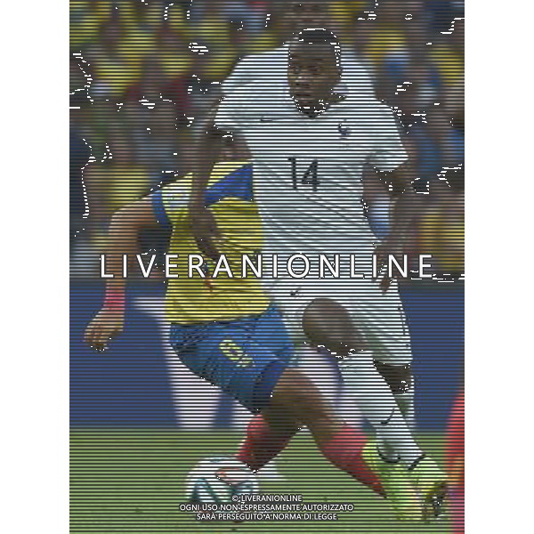 (140625) -- RIO DE JANEIRO, June 25, 2014 () -- France\'s Blaise Matuidi controls the ball during a Group E match between Ecuador and France of 2014 FIFA World Cup at the Estadio do Maracana Stadium in Rio de Janeiro, Brazil, June 25, 2014. (/Wang Yuguo) AG ALDO LIVERANI SAS ONLY ITALY