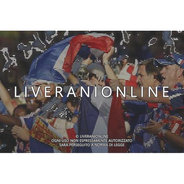 (140625) -- RIO DE JANEIRO, June 25, 2014 () -- France\'s fans pose before a Group E match between Ecuador and France of 2014 FIFA World Cup at the Estadio do Maracana Stadium in Rio de Janeiro, Brazil, June 25, 2014. (/Wang Lili) AG ALDO LIVERANI SAS ONLY ITALY