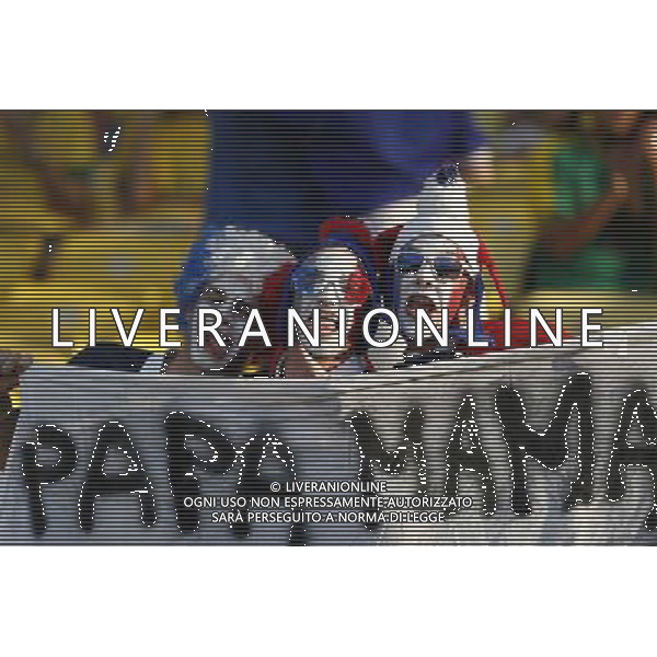 (140625) -- RIO DE JANEIRO, June 25, 2014 () -- France\'s fans pose before a Group E match between Ecuador and France of 2014 FIFA World Cup at the Estadio do Maracana Stadium in Rio de Janeiro, Brazil, June 25, 2014. (/Wang Lili) AG ALDO LIVERANI SAS ONLY ITALY