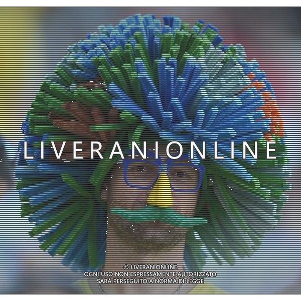 (140626) -- SAO PAULO, June 26, 2014 () -- A football fan waits for a Group H match between South Korea and Belgium of 2014 FIFA World Cup at the Arena de Sao Paulo Stadium in Sao Paulo, Brazil, on June 26, 2014. (/Li Ga)(xzj) ©PHOTOHOT/Agenzia Aldo Liverani sas - ITALY ONLY - EDITORIAL USE ONLY