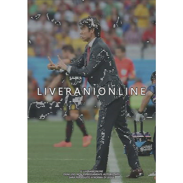 (140626) -- SAO PAULO, June 26, 2014 () -- South Korea\'s head coach Hong Myung Bo gives instructions during a Group H match between South Korea and Belgium of 2014 FIFA World Cup at the Arena de Sao Paulo Stadium in Sao Paulo, Brazil, on June 26, 2014. (/Li Ga)(xzj) ©PHOTOHOT/Agenzia Aldo Liverani sas - ITALY ONLY - EDITORIAL USE ONLY