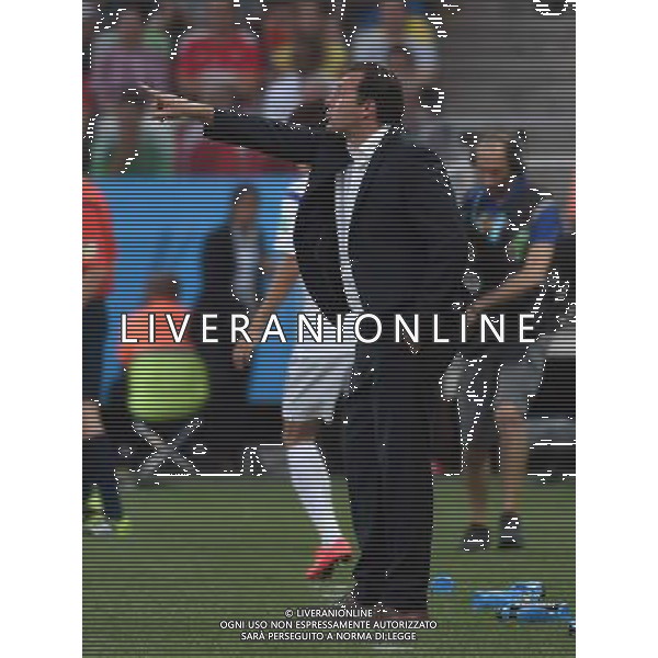 (140626) -- SAO PAULO, June 26, 2014 () -- Belgium\'s head coach Marc Wilmots gives instructions during a Group H match between Korea Republic and Belgium of 2014 FIFA World Cup at the Arena de Sao Paulo Stadium in Sao Paulo, Brazil, on June 26, 2014. (/Li Ga)(xzj) ©PHOTOHOT/Agenzia Aldo Liverani sas - ITALY ONLY - EDITORIAL USE ONLY