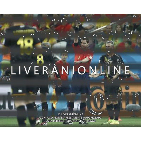 (140626) -- SAO PAULO, June 26, 2014 () -- Belgium\'s Steven Defour (1st R) receives a red card from referee Benjamin Williams (2nd R) during a Group H match between Korea Republic and Belgium of 2014 FIFA World Cup at the Arena de Sao Paulo Stadium in Sao Paulo, Brazil, on June 26, 2014. (/Chen Jianli)(xzj) ©PHOTOHOT/Agenzia Aldo Liverani sas - ITALY ONLY - EDITORIAL USE ONLY