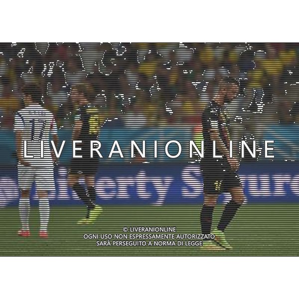 (140626) -- SAO PAULO, June 26, 2014 () -- Belgium\'s Steven Defour (1st R) leaves the pitch after being shown a red card during a Group H match between Korea Republic and Belgium of 2014 FIFA World Cup at the Arena de Sao Paulo Stadium in Sao Paulo, Brazil, on June 26, 2014. (/Li Ga)(xzj) ©PHOTOHOT/Agenzia Aldo Liverani sas - ITALY ONLY - EDITORIAL USE ONLY
