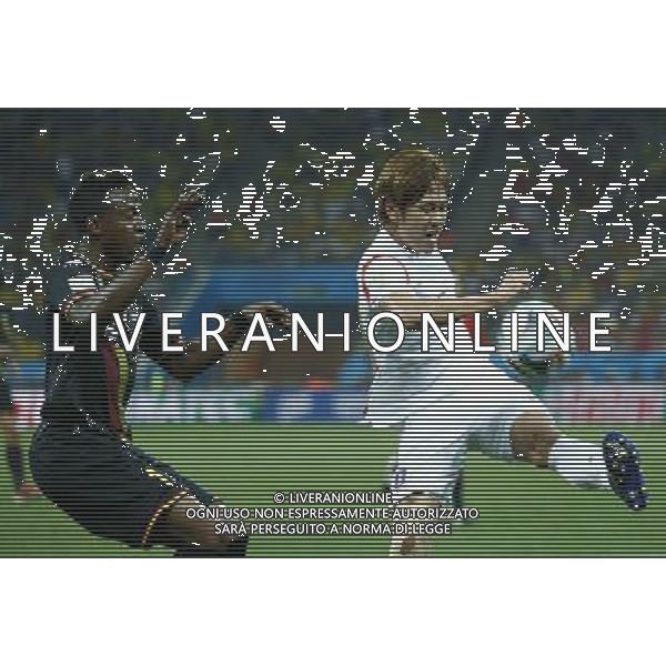 (140626) -- SAO PAULO, June 26, 2014 () -- Belgium\'s Divock Origi (L) vies with Korea Republic\'s Kim Young Gwon during a Group H match between Korea Republic and Belgium of 2014 FIFA World Cup at the Arena de Sao Paulo Stadium in Sao Paulo, Brazil, on June 26, 2014. Belgium won 1-0 over Korea Republic on Thursday. Belgium and Algeria enter Round of 16 from Group H. (/Chen Jianli)(pcy) ©PHOTOHOT/Agenzia Aldo Liverani sas - ITALY ONLY - EDITORIAL USE ONLY