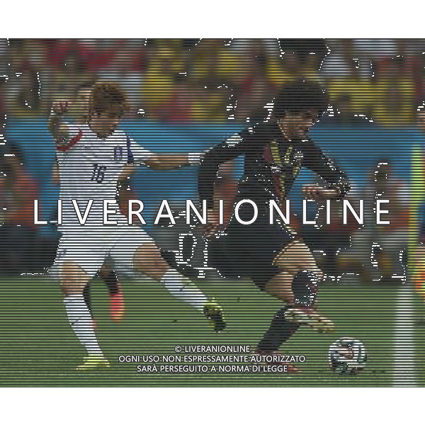 (140626) -- SAO PAULO, June 26, 2014 () -- Belgium\'s Marouane Fellaini (R) vies with Korea Republic\'s Ki Sung Yueng during a Group H match between Korea Republic and Belgium of 2014 FIFA World Cup at the Arena de Sao Paulo Stadium in Sao Paulo, Brazil, on June 26, 2014. Belgium won 1-0 over Korea Republic on Thursday. Belgium and Algeria enter Round of 16 from Group H. (/Li Ga)(pcy) ©PHOTOHOT/Agenzia Aldo Liverani sas - ITALY ONLY - EDITORIAL USE ONLY