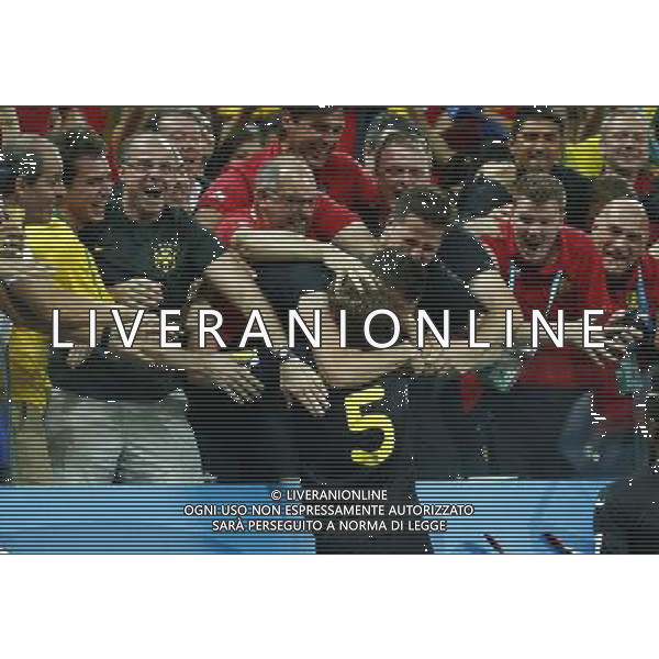 (140626) -- SAO PAULO, June 26, 2014 () -- Belgium\'s Jan Vertonghen (front) celebrates his goal with fans on the stand during a Group H match between Korea Republic and Belgium of 2014 FIFA World Cup at the Arena de Sao Paulo Stadium in Sao Paulo, Brazil, on June 26, 2014. Belgium won 1-0 over Korea Republic on Thursday. Belgium and Algeria enter Round of 16 from Group H. (/Chen Jianli)(pcy) ©PHOTOHOT/Agenzia Aldo Liverani sas - ITALY ONLY - EDITORIAL USE ONLY